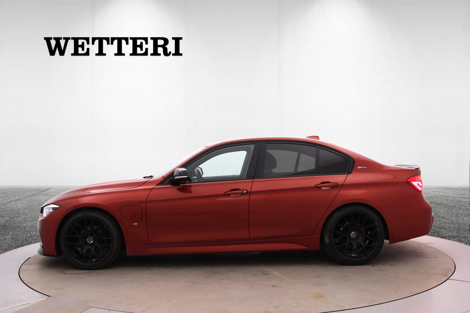 BMW 330 2018