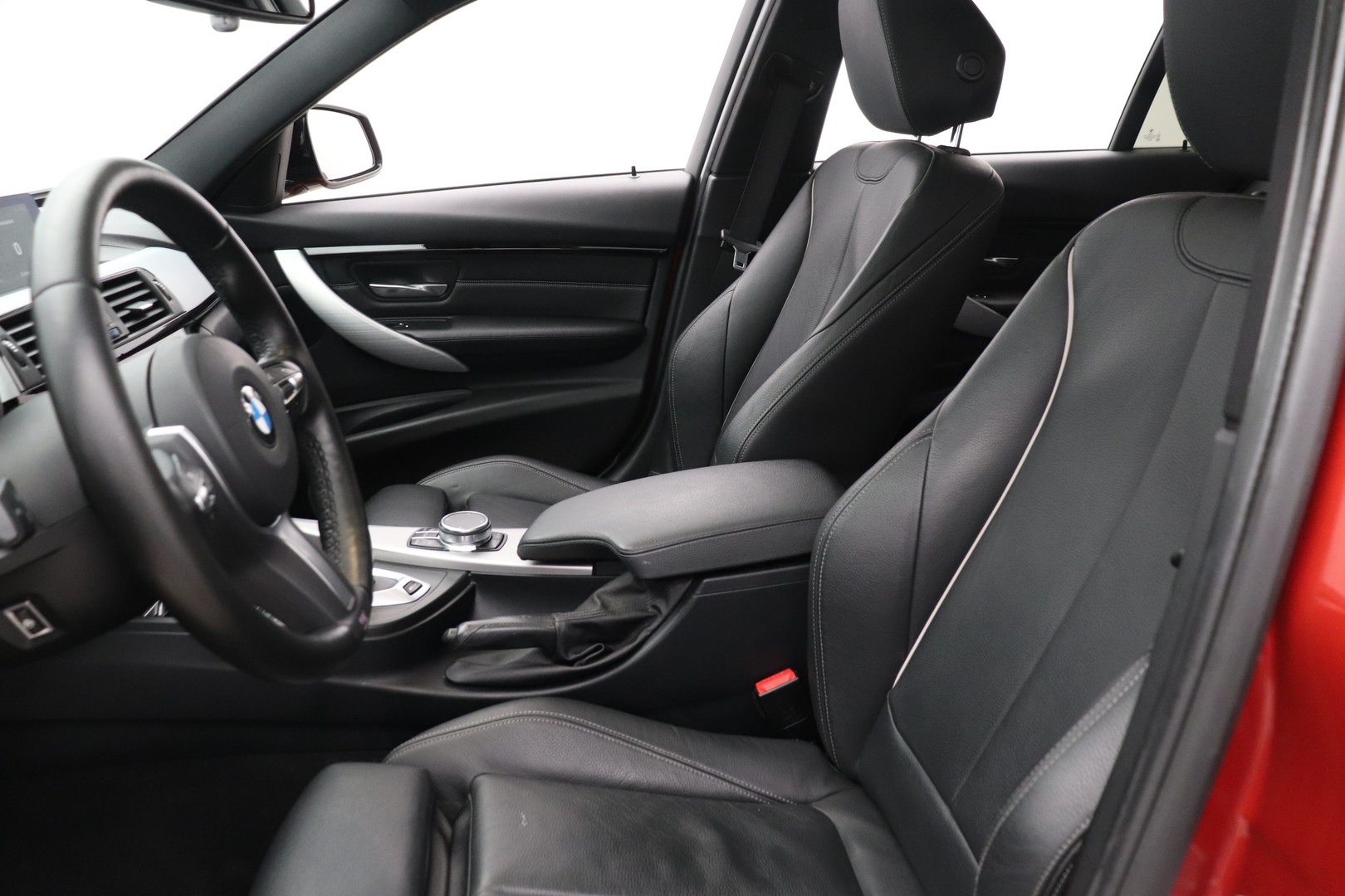 BMW 330 2018