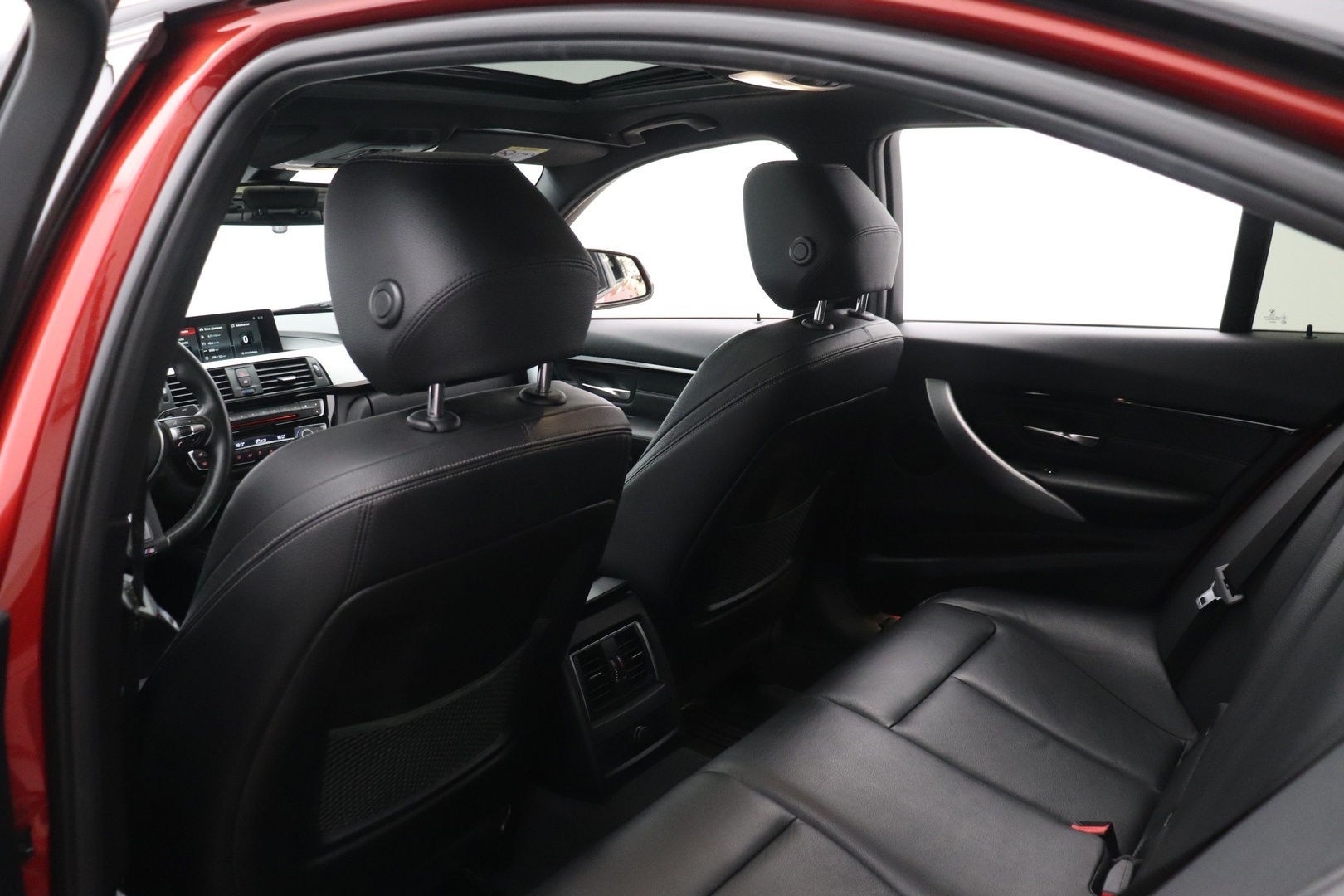 BMW 330 2018