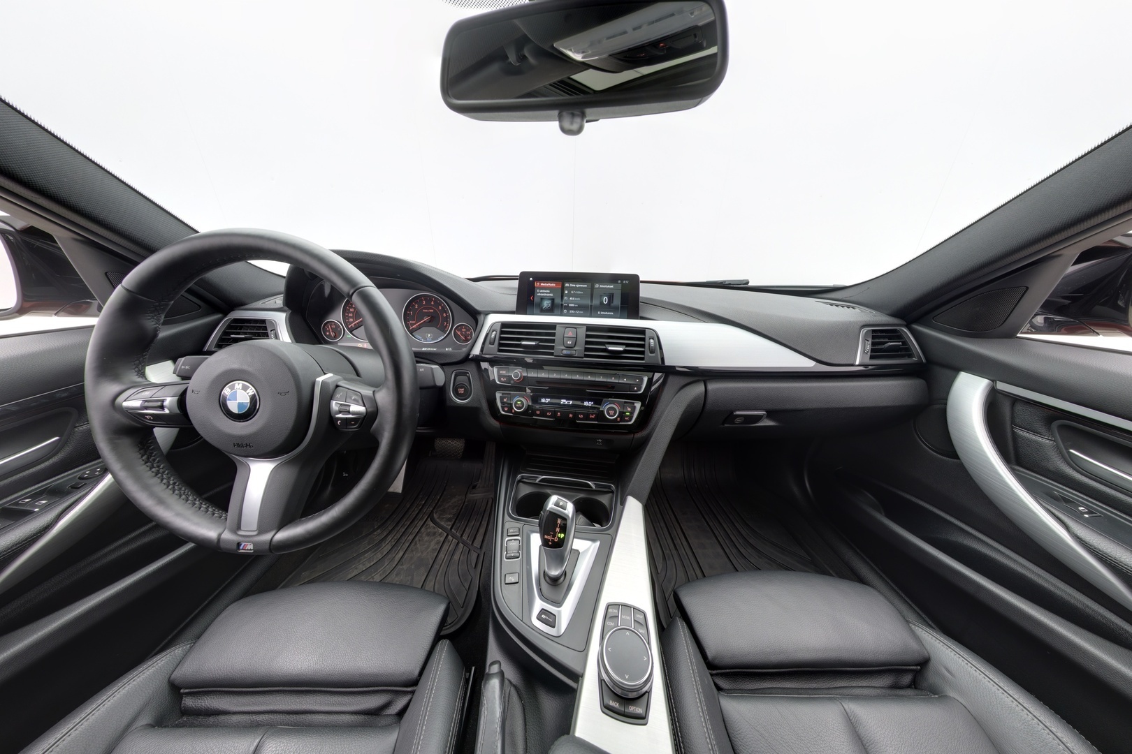 BMW 330 2018