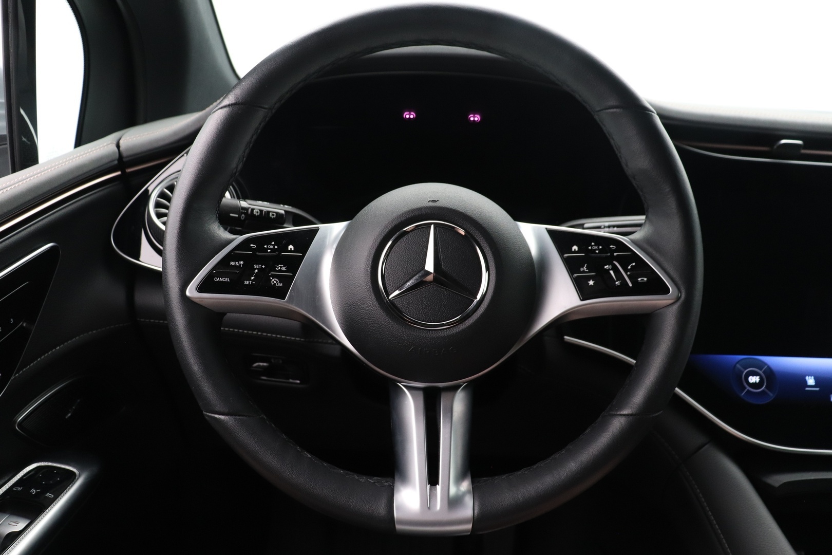 MERCEDES-BENZ EQE SUV 2025