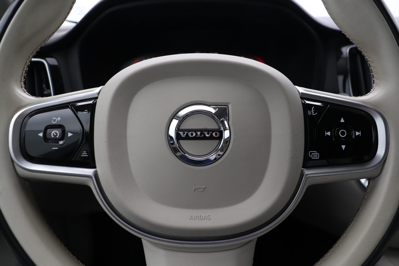 VOLVO V60 2020