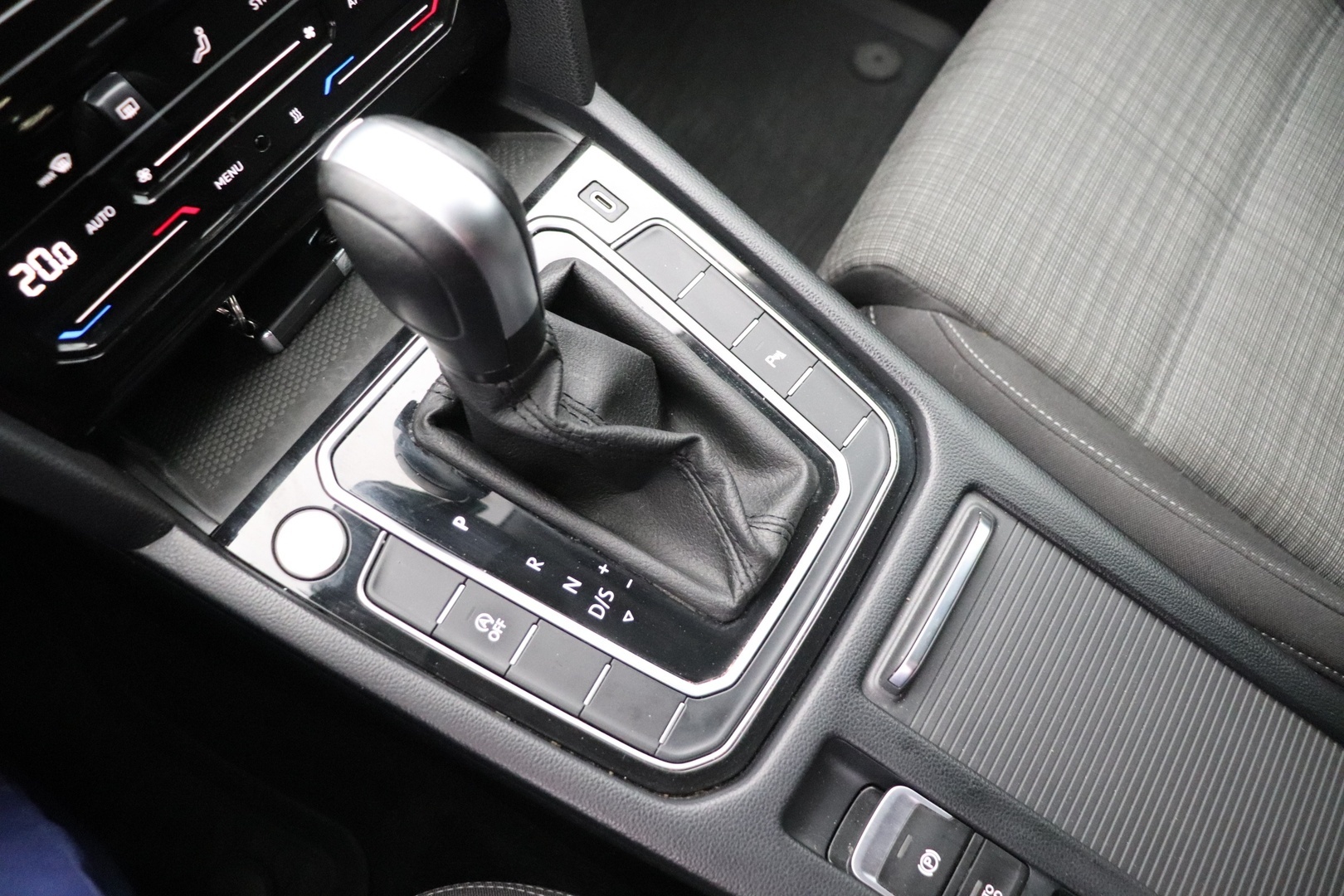 VOLKSWAGEN Passat 2021