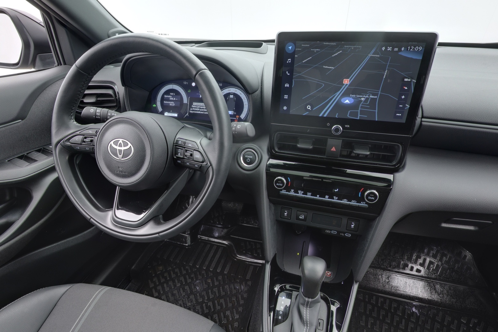 TOYOTA Yaris Cross 2024