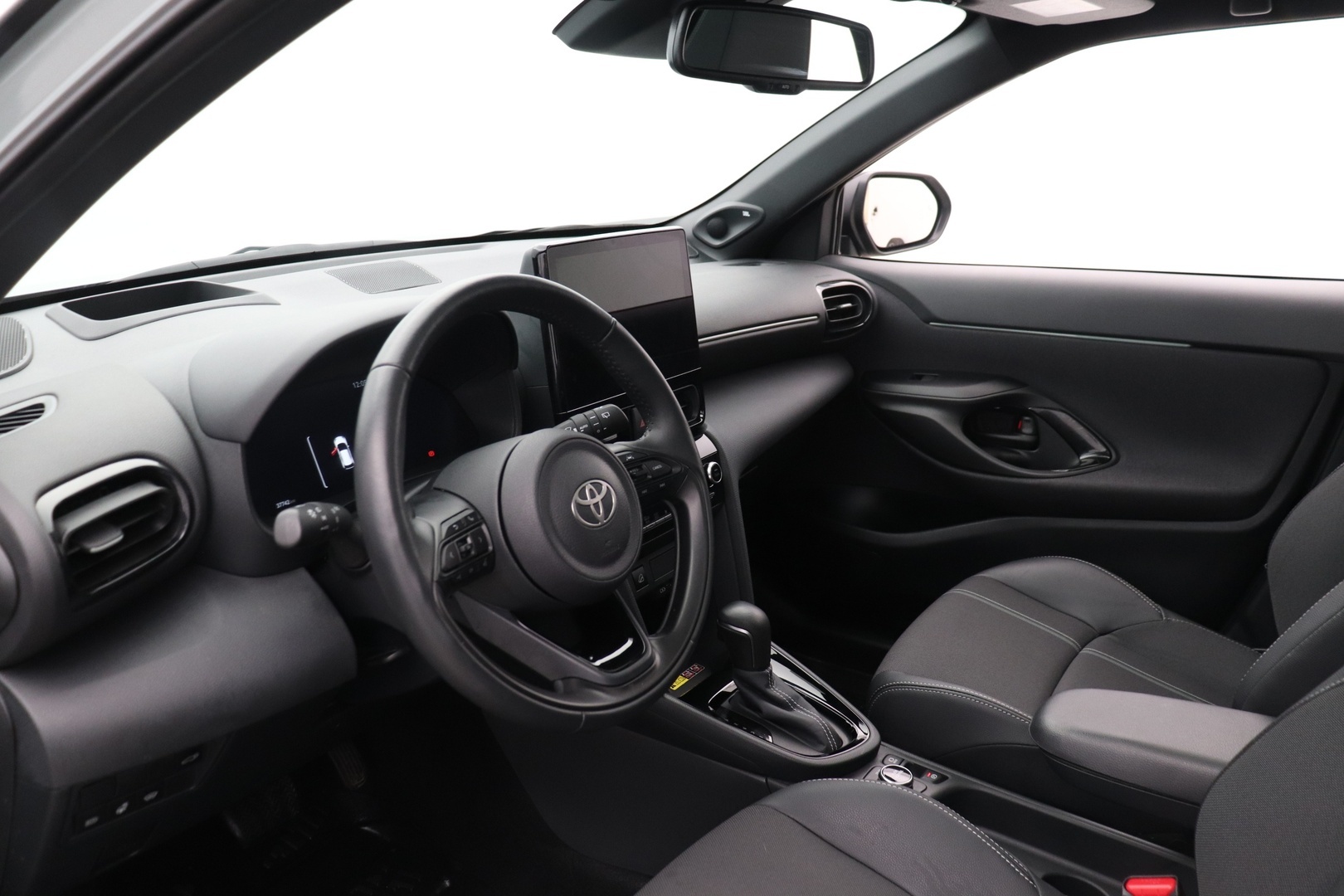 TOYOTA Yaris Cross 2024