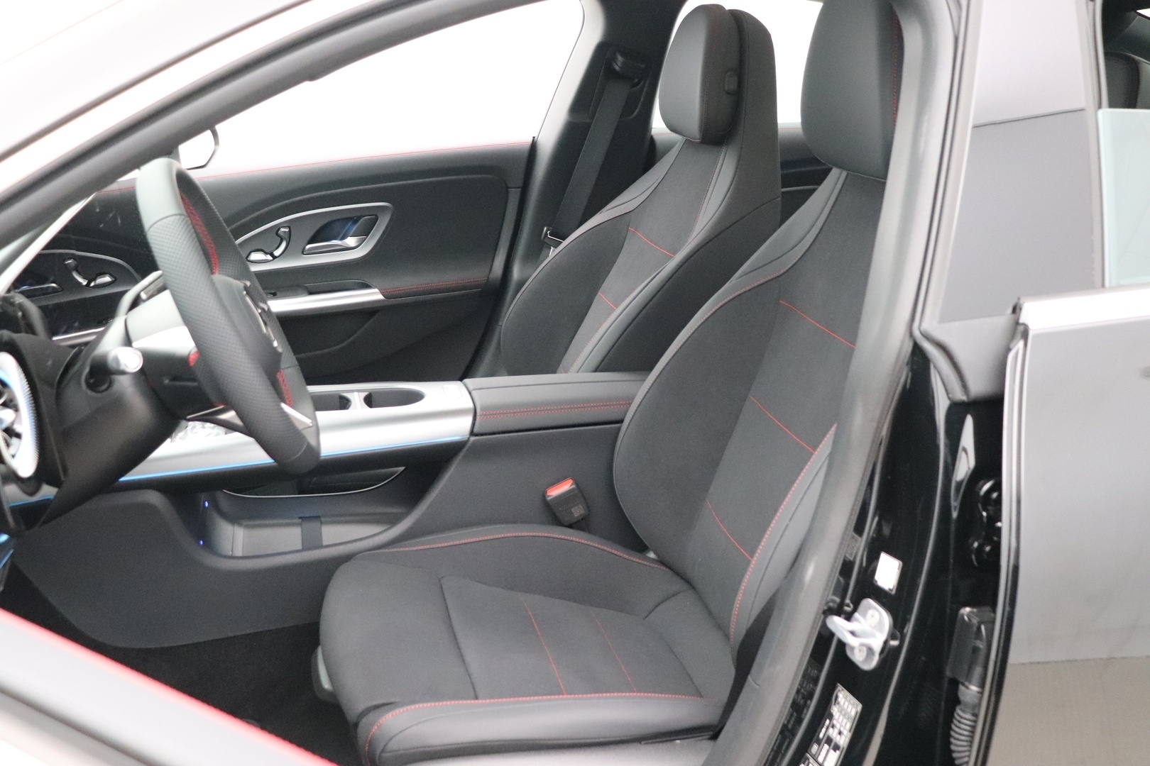 MERCEDES-BENZ CLA 2025