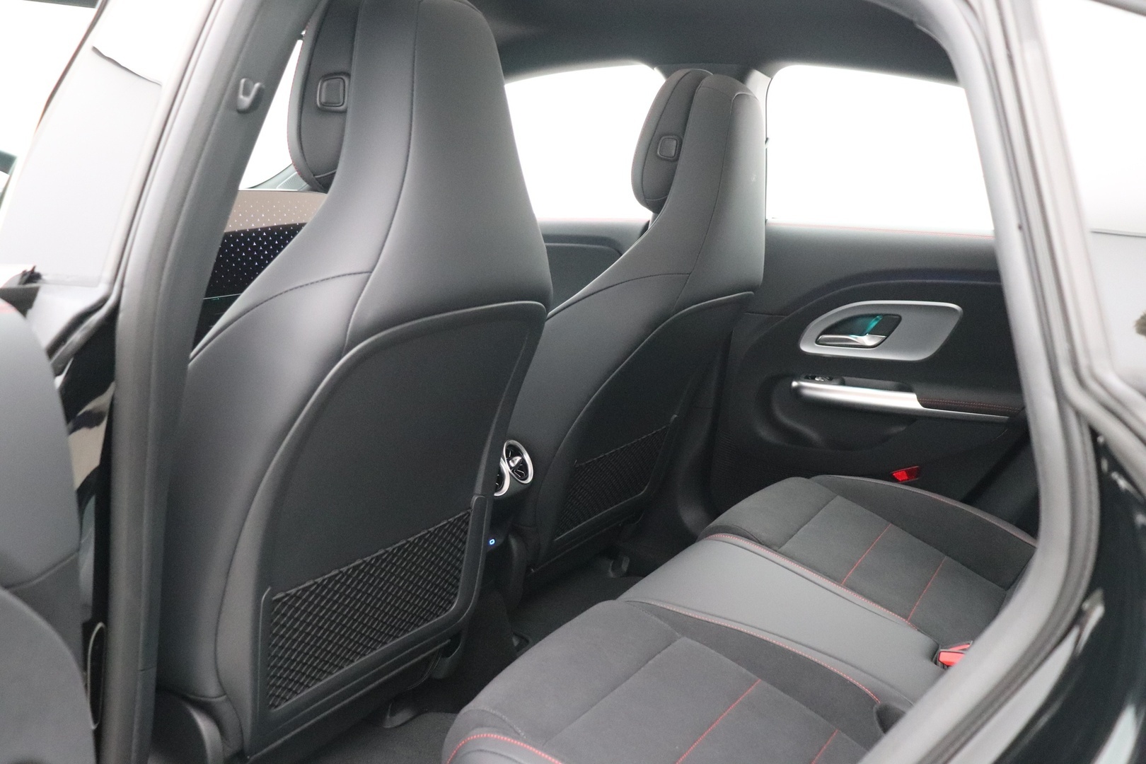 MERCEDES-BENZ CLA 2025