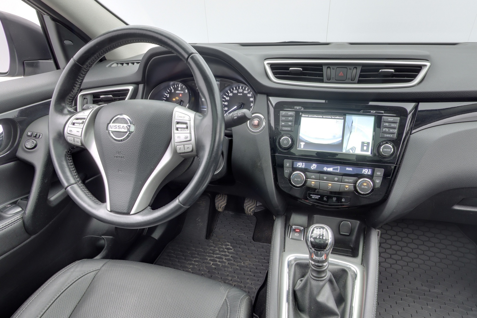 NISSAN Qashqai 2015