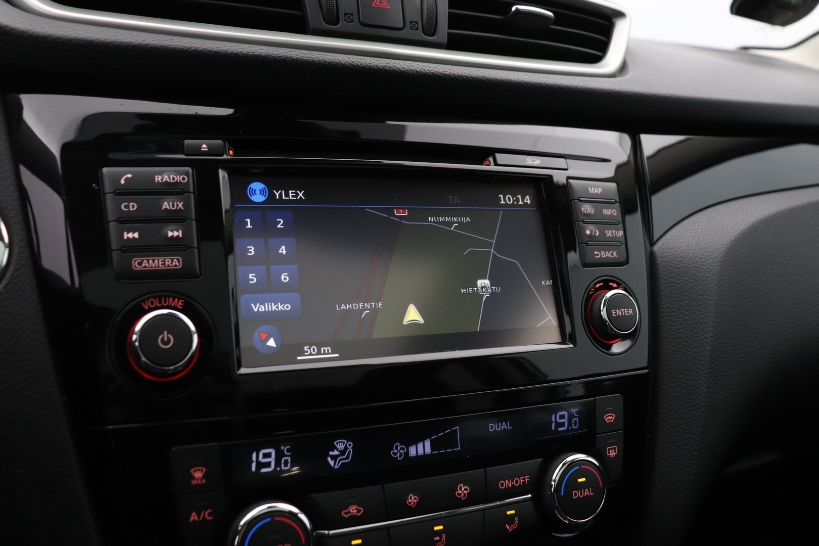 NISSAN Qashqai 2015