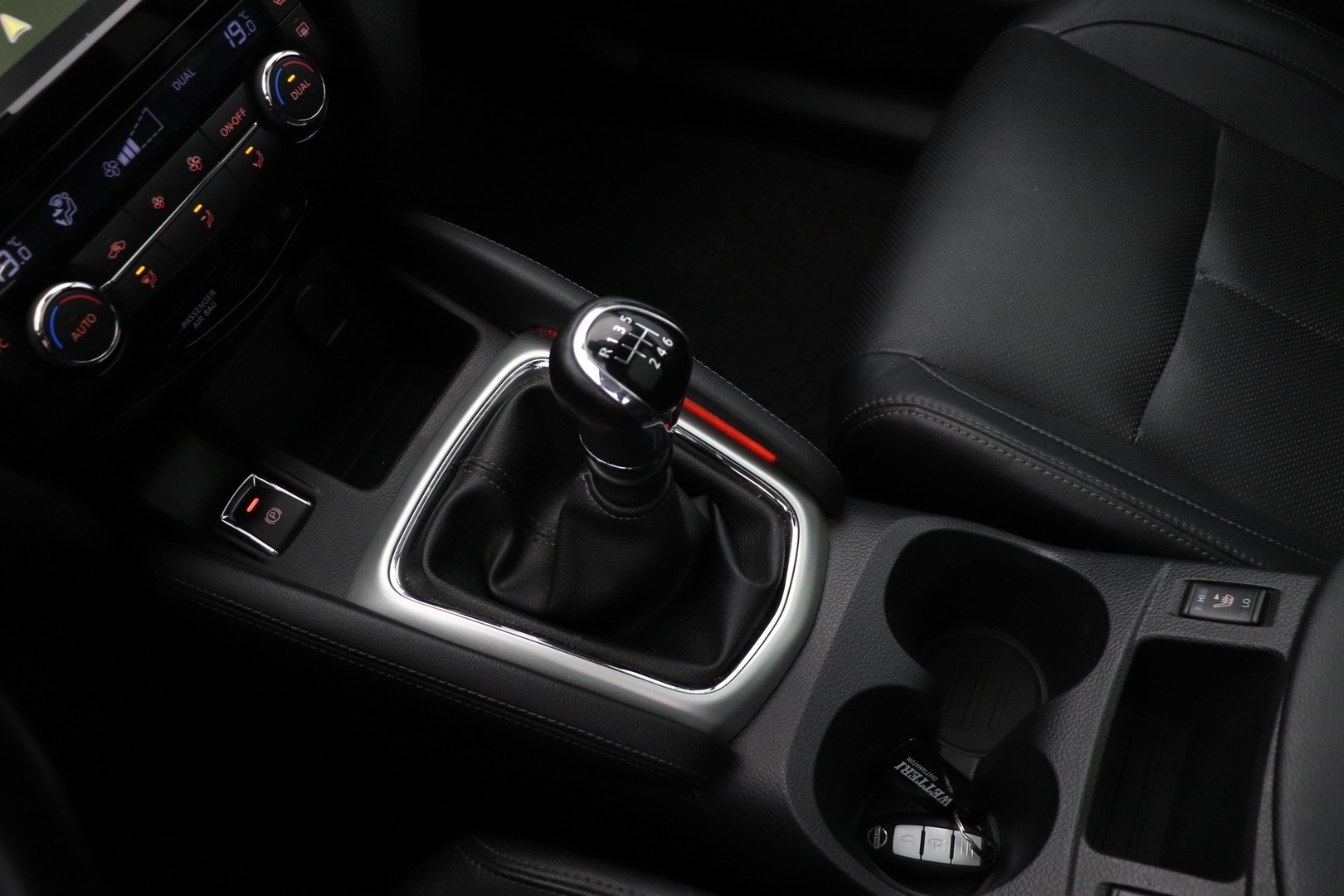 NISSAN Qashqai 2015