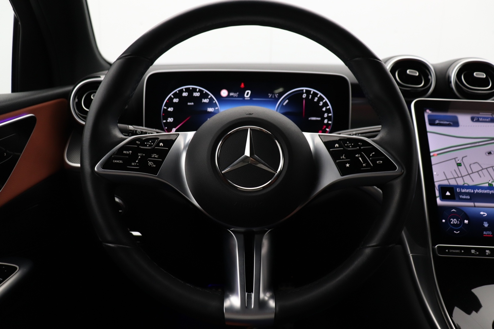 MERCEDES-BENZ GLC 2023