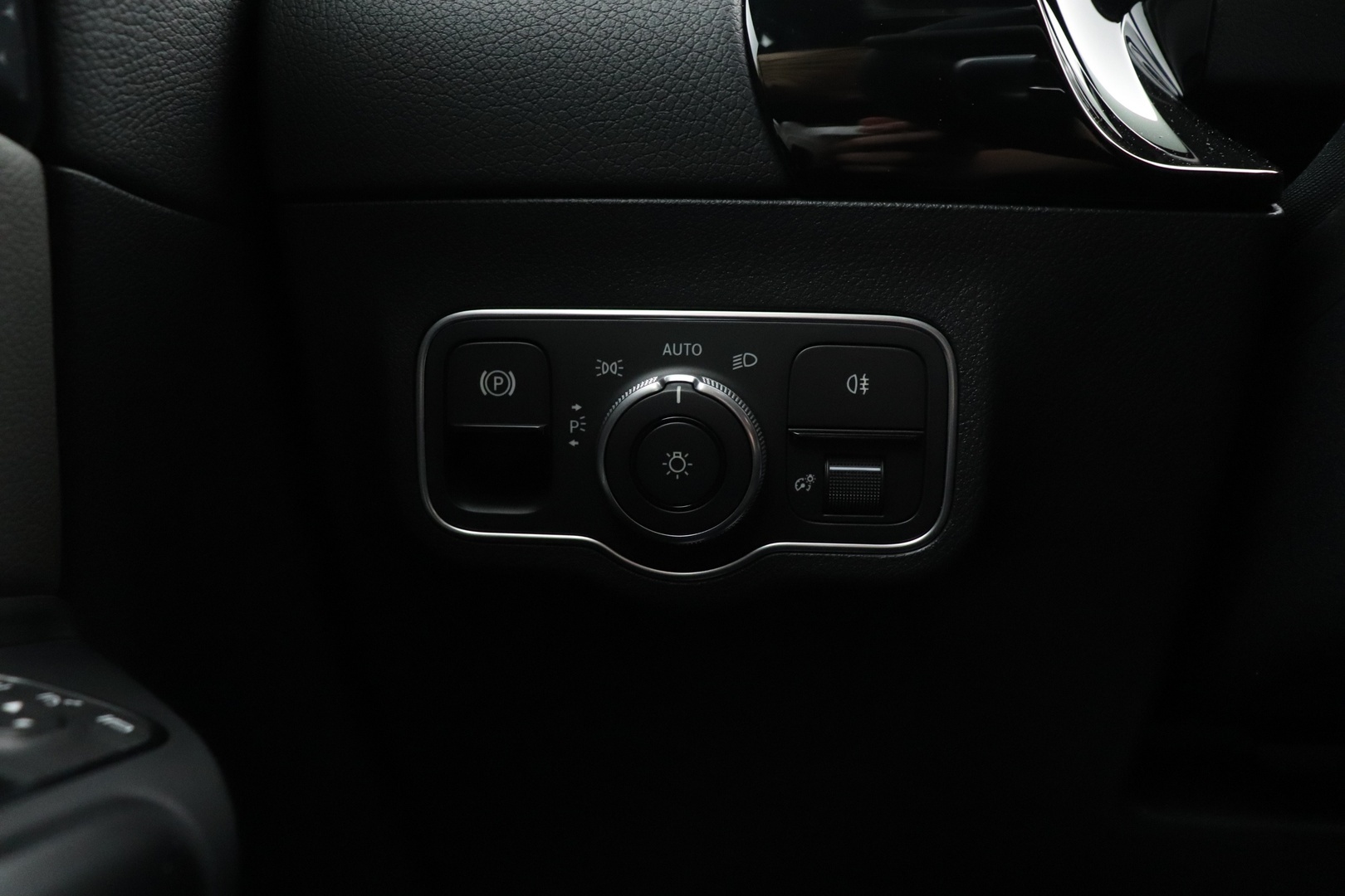 MERCEDES-BENZ EQA 2025