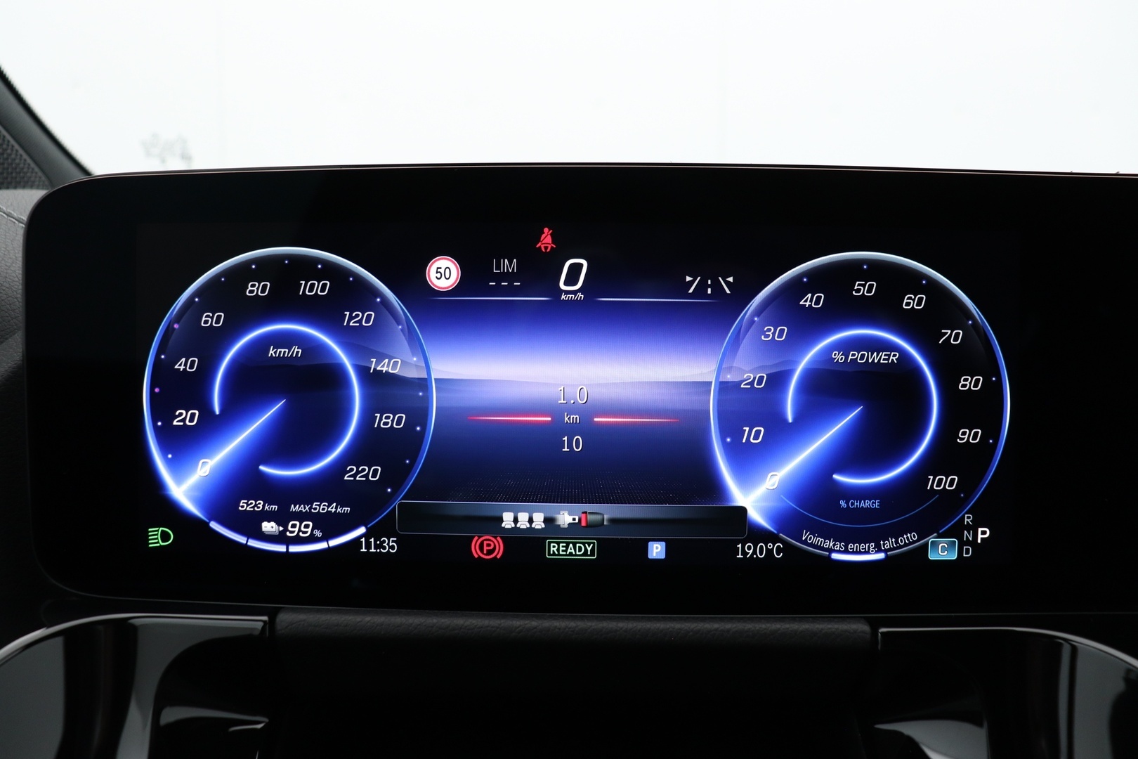 MERCEDES-BENZ EQA 2025