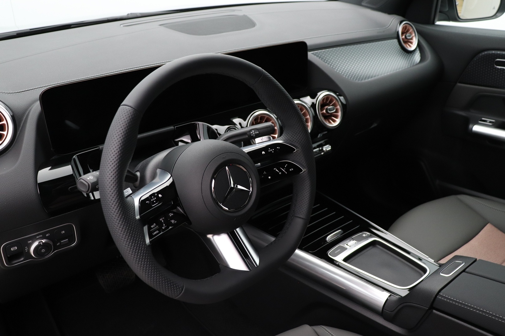 MERCEDES-BENZ EQA 2025