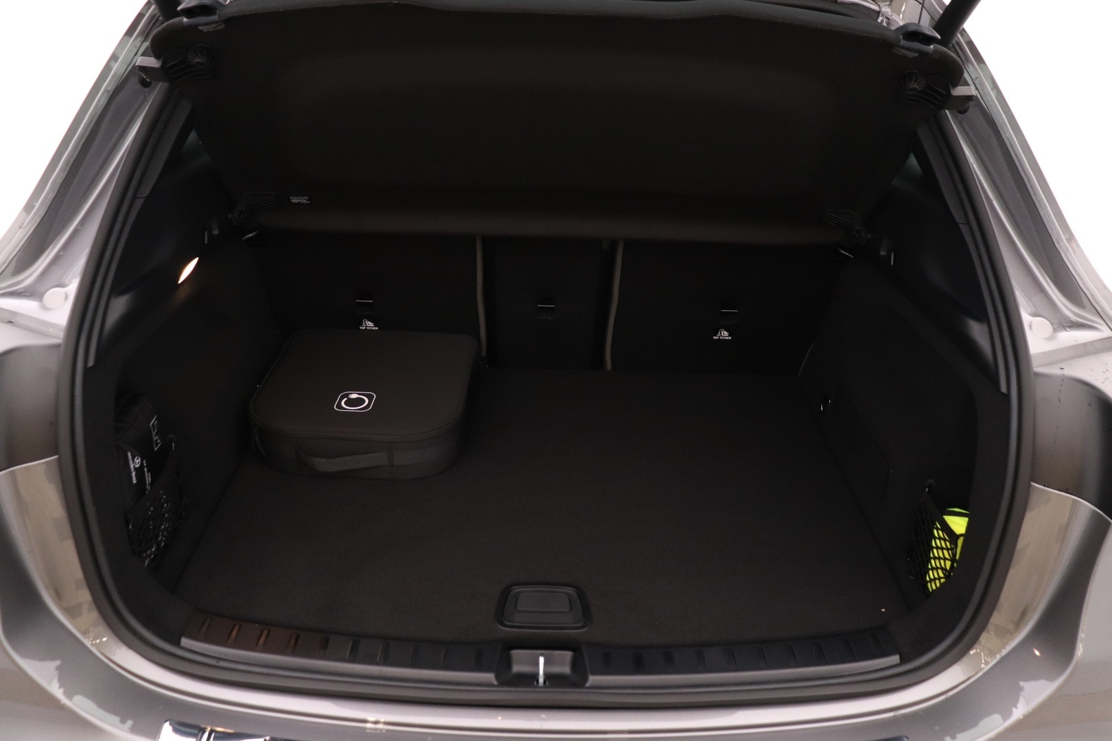 MERCEDES-BENZ EQA 2025