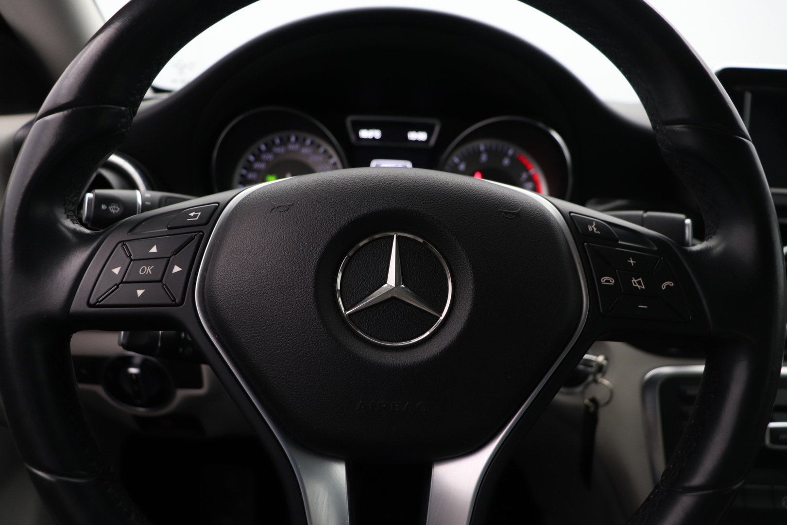 MERCEDES-BENZ CLA 2014