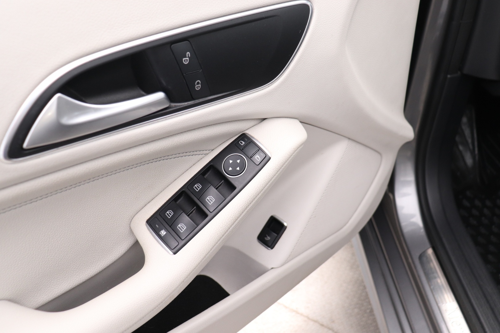 MERCEDES-BENZ CLA 2014