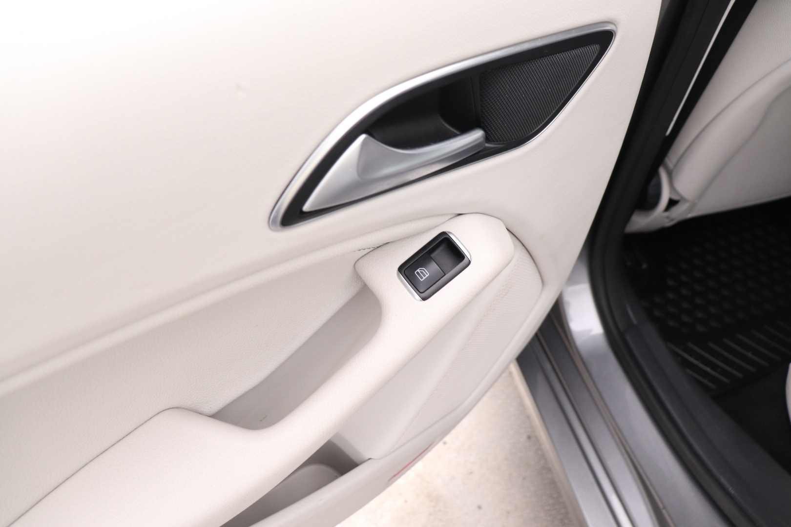 MERCEDES-BENZ CLA 2014