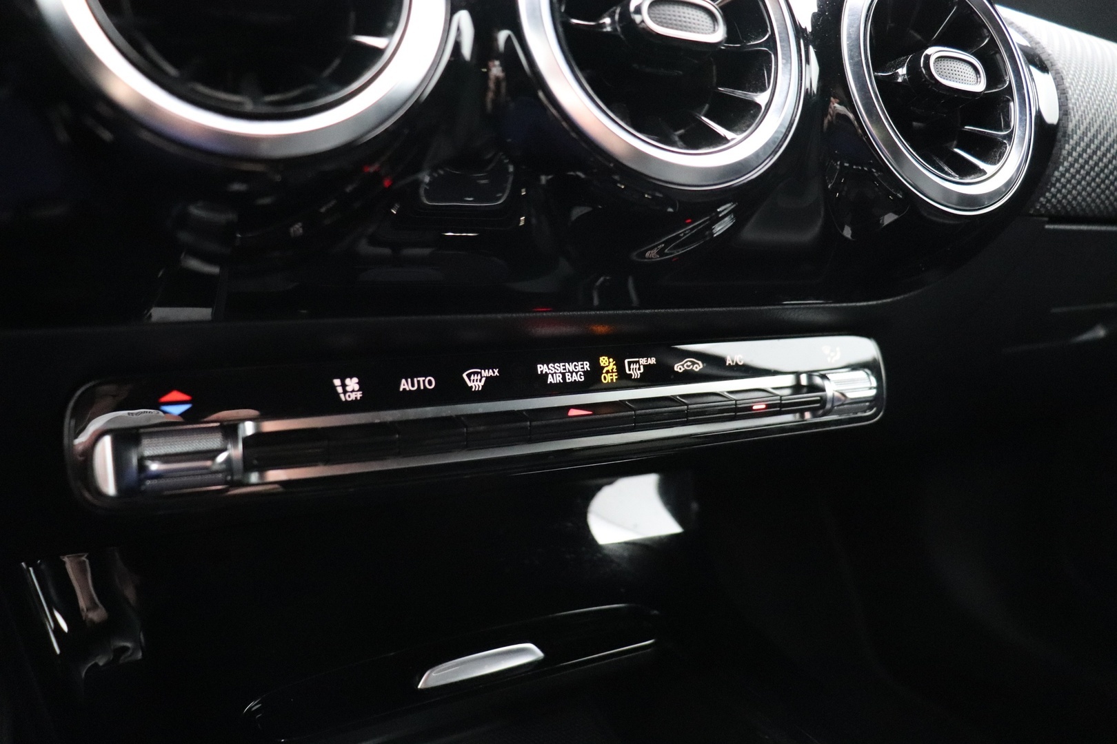 MERCEDES-BENZ A 2021