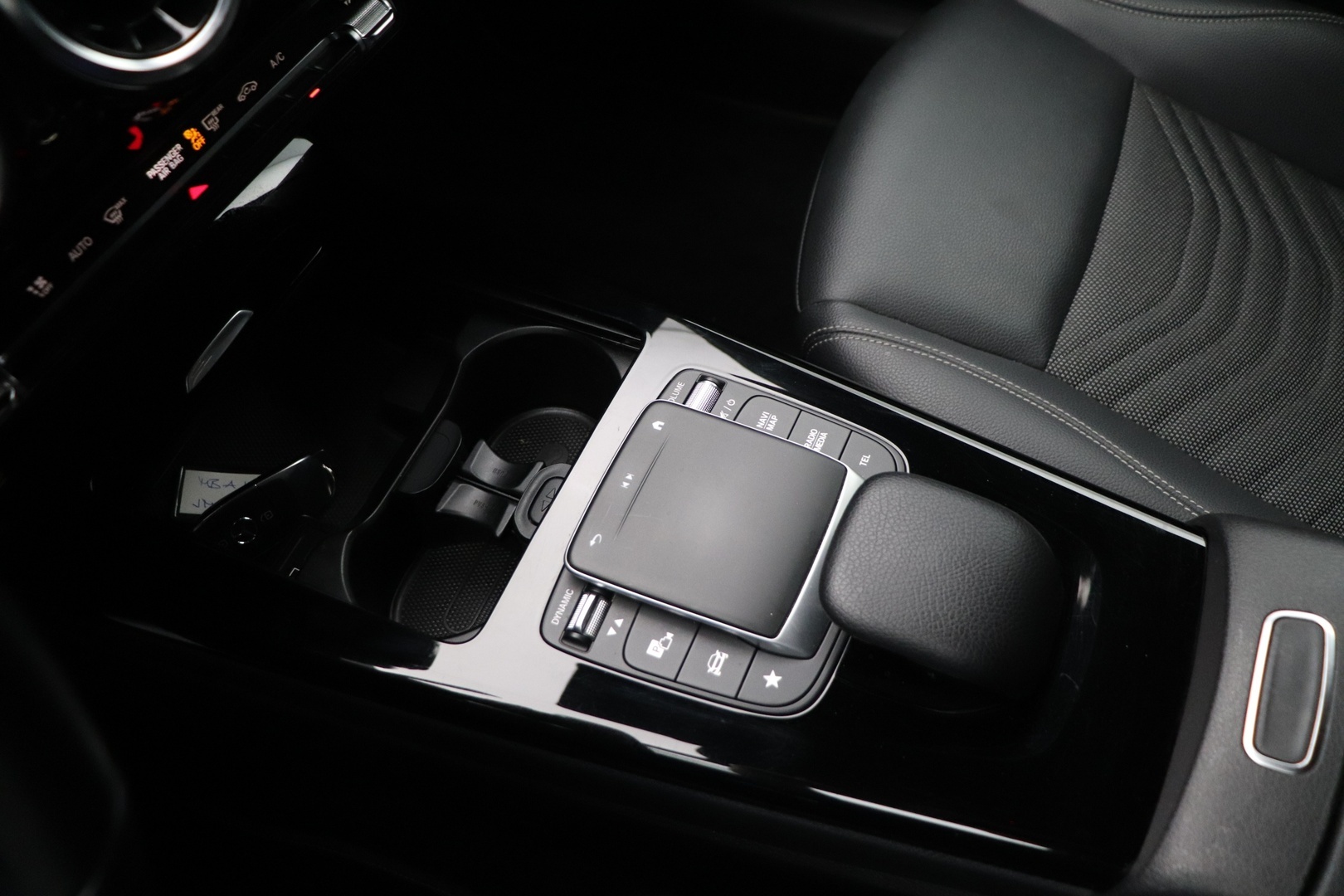 MERCEDES-BENZ A 2021