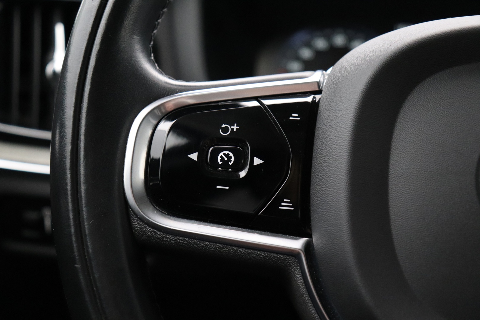 VOLVO V60 2021