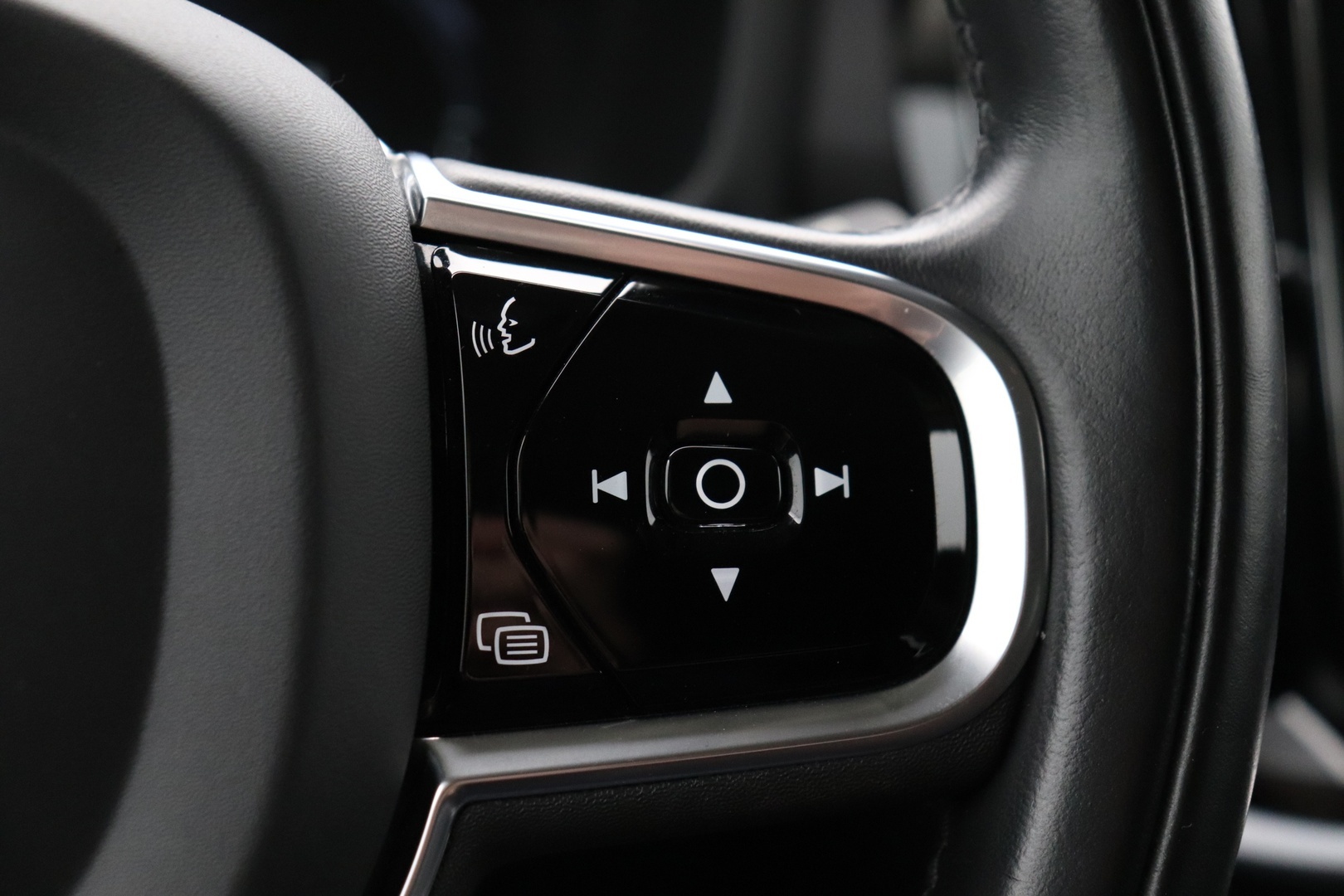 VOLVO V60 2021