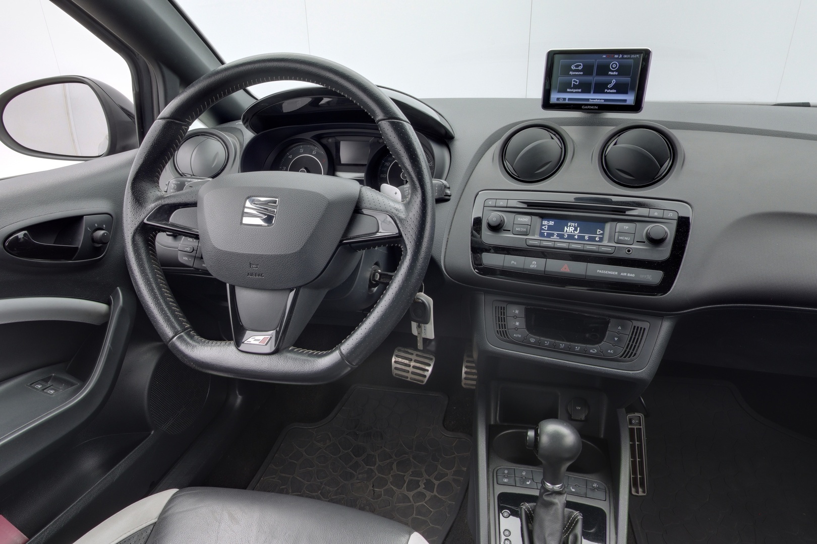 SEAT Ibiza SC 10