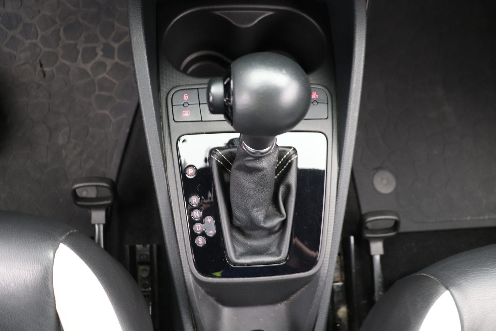SEAT Ibiza SC 15
