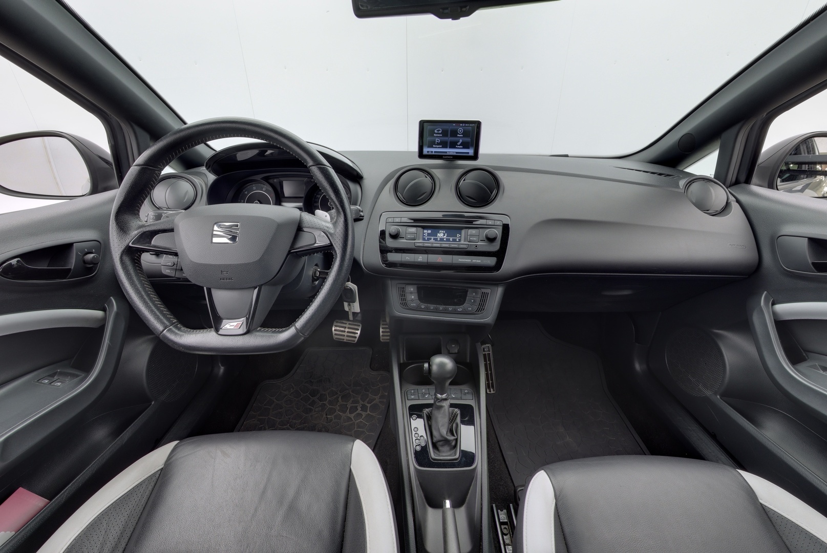SEAT Ibiza SC 9