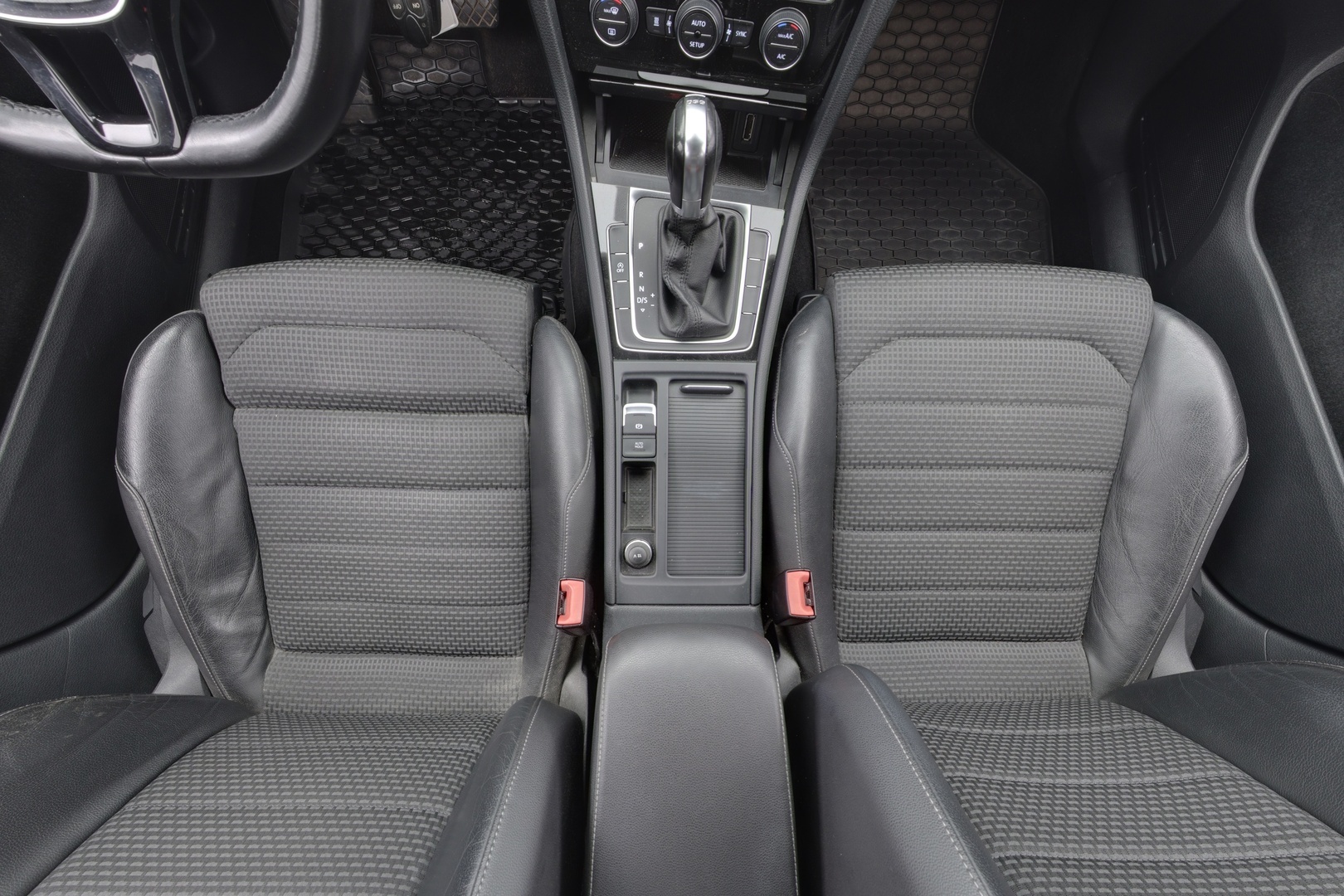 VOLKSWAGEN Golf 2013