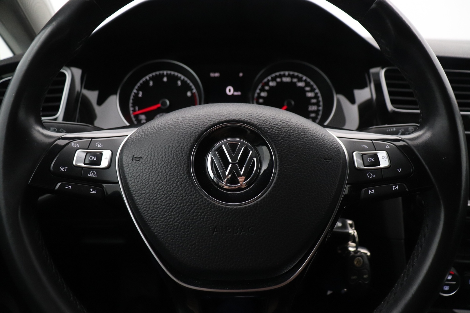 VOLKSWAGEN Golf 2013