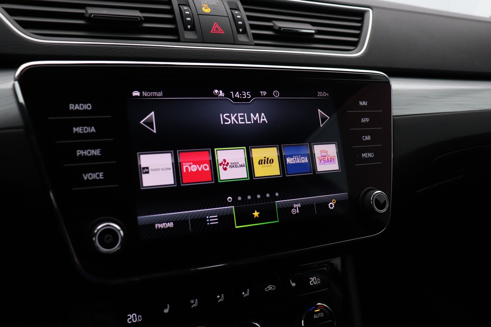 SKODA Superb 16