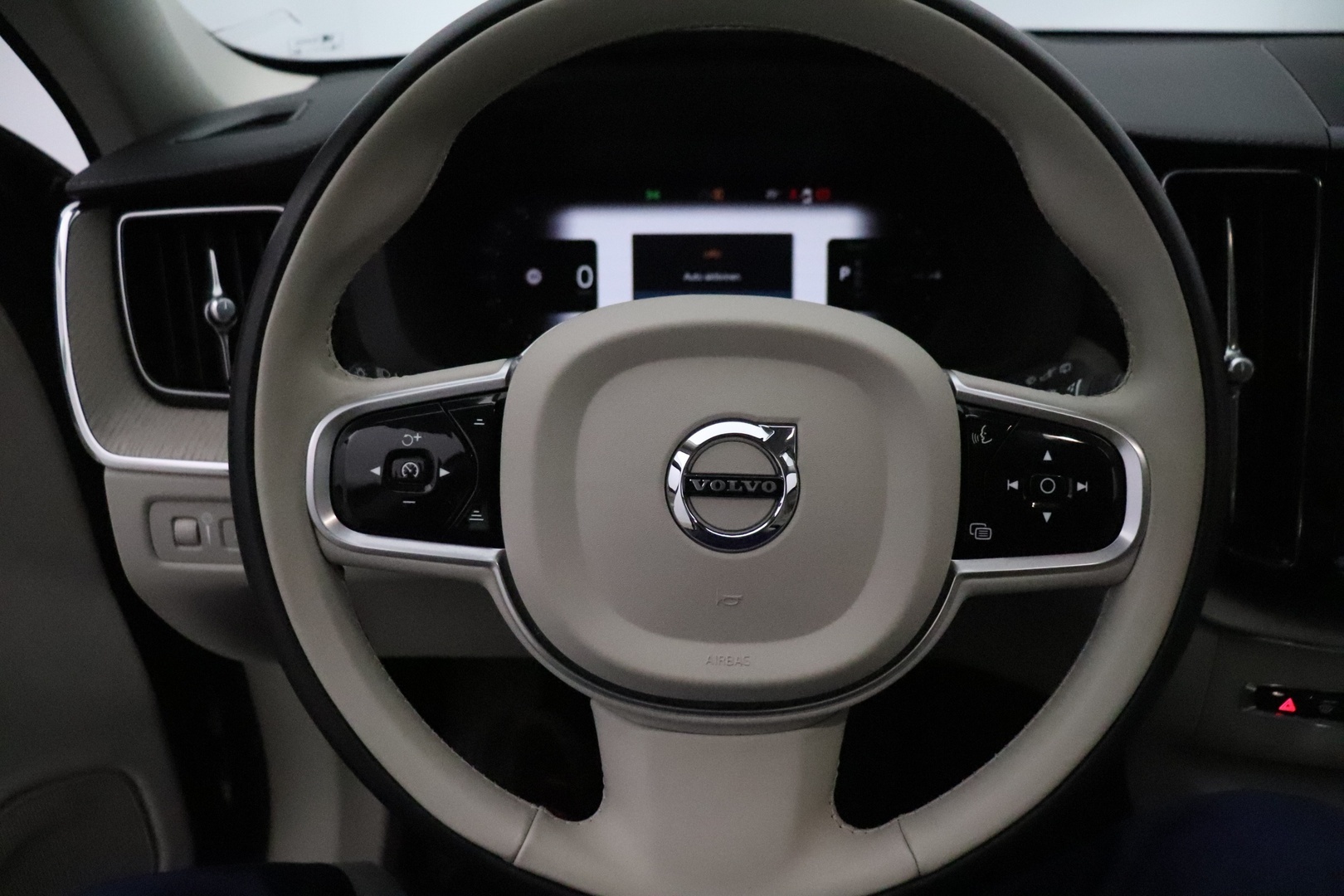 VOLVO XC60 20
