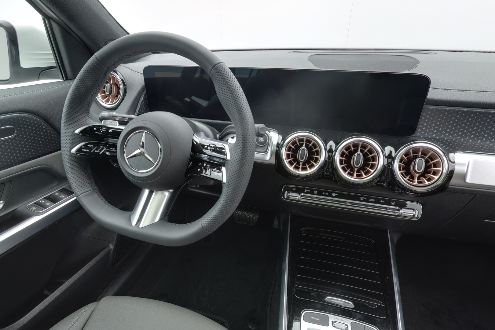MERCEDES-BENZ EQB 2025