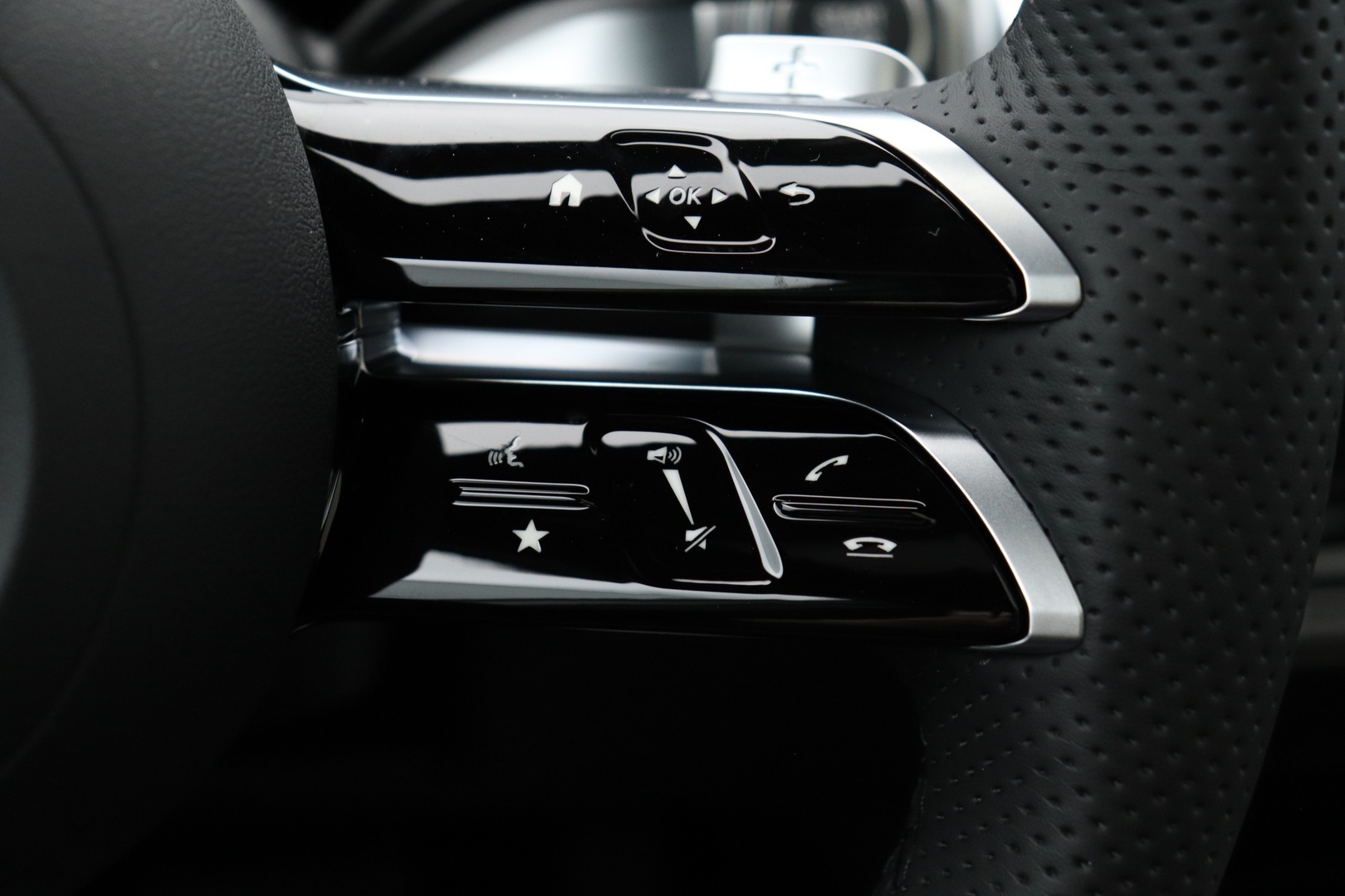 MERCEDES-BENZ EQB 2025