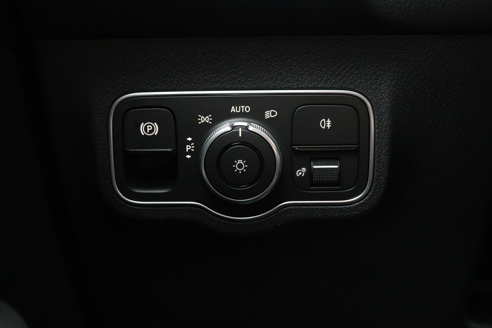 MERCEDES-BENZ EQB 2025