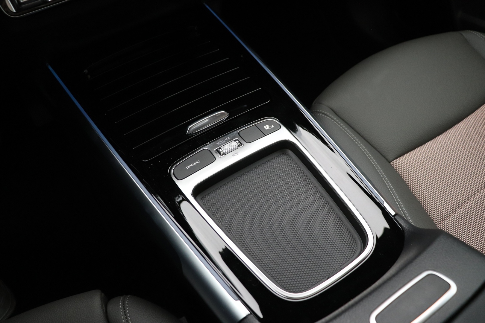 MERCEDES-BENZ EQB 2025