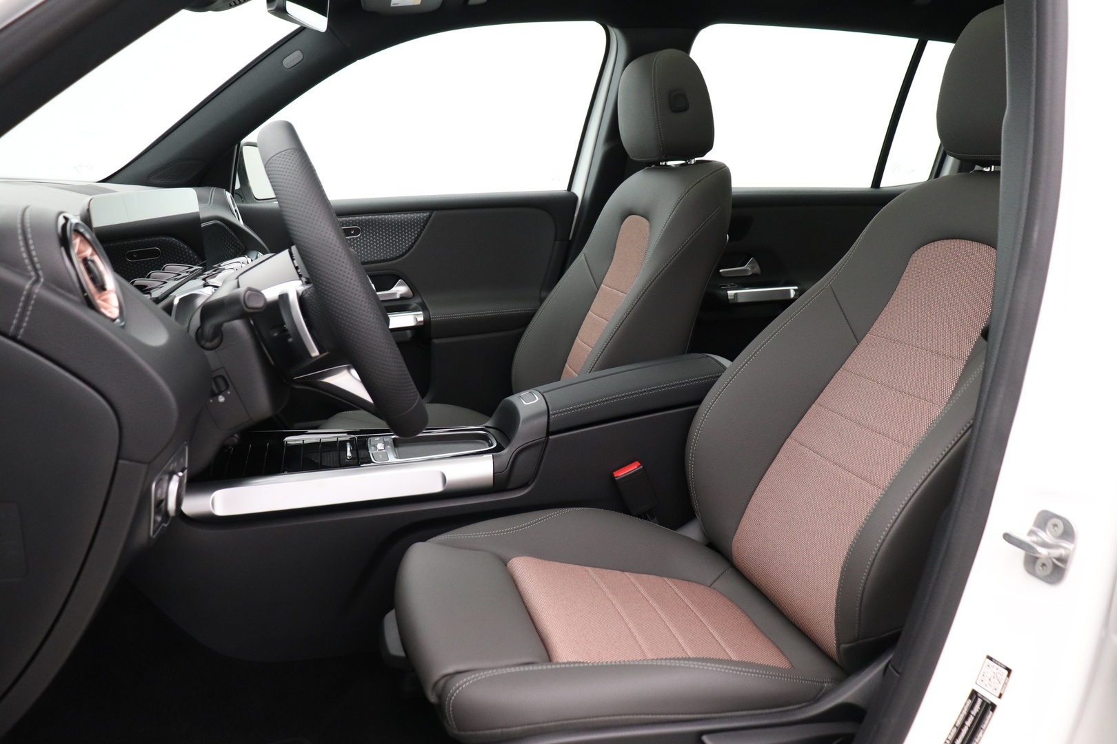 MERCEDES-BENZ EQB 2025