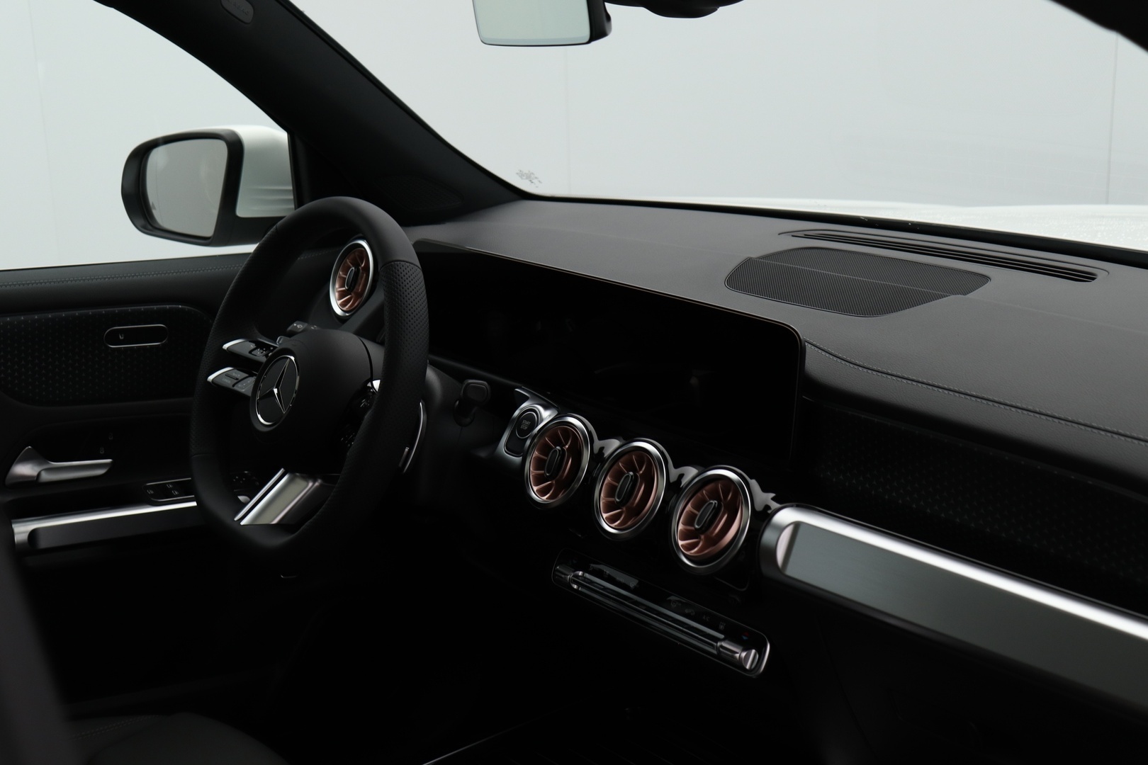 MERCEDES-BENZ EQB 2025