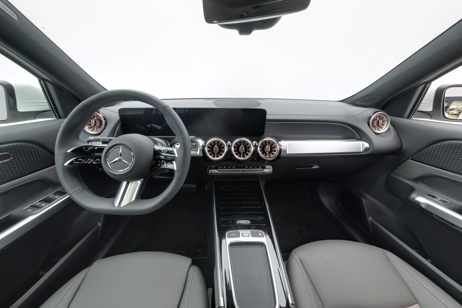 MERCEDES-BENZ EQB 2025
