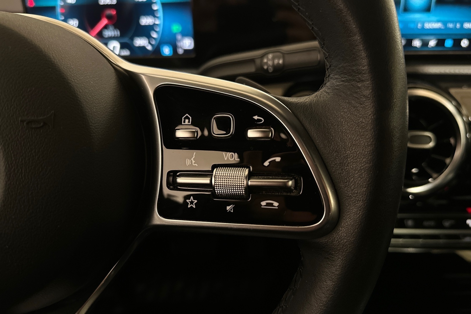 MERCEDES-BENZ CLA 2019