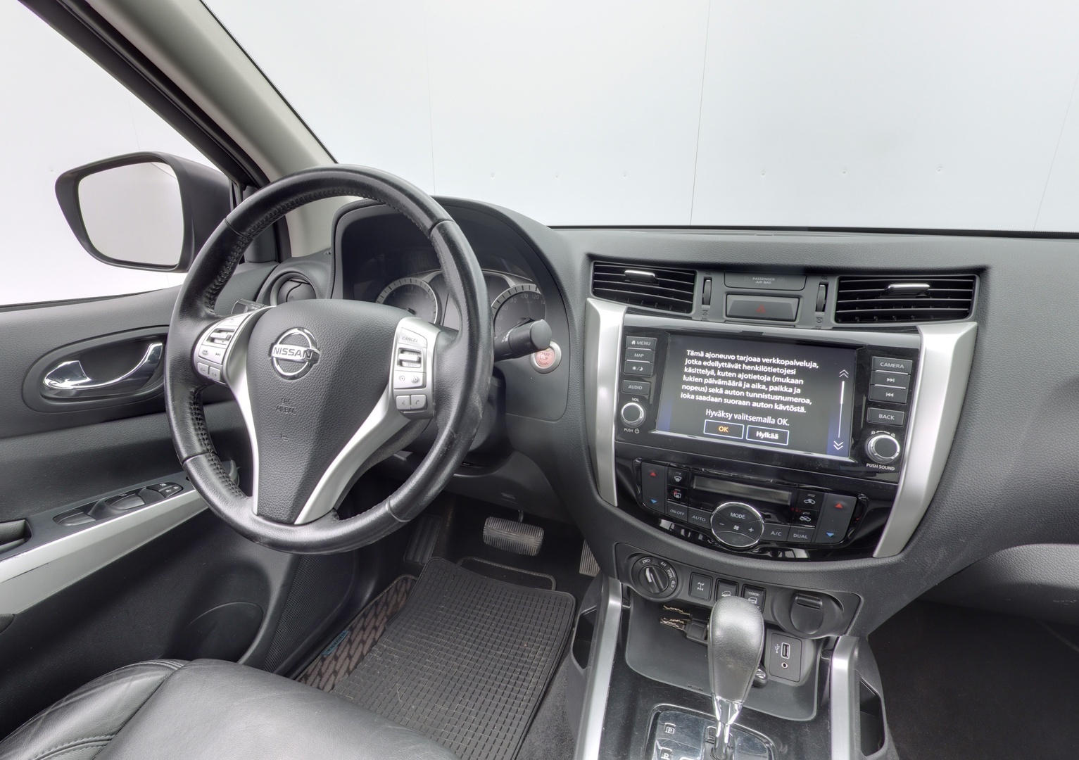 NISSAN Navara 2022