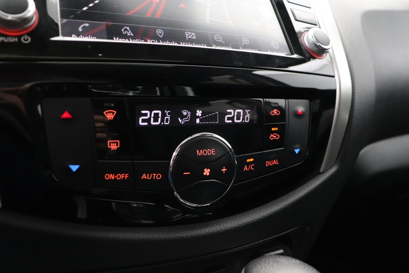 NISSAN Navara 2022