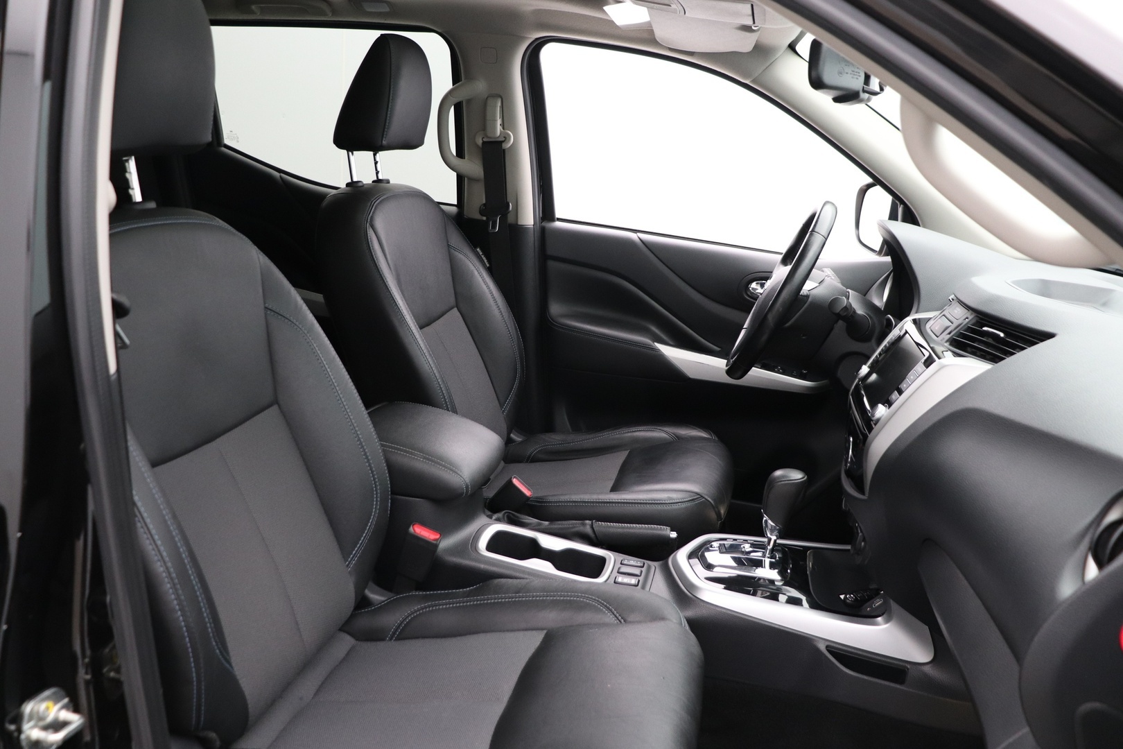 NISSAN Navara 2022