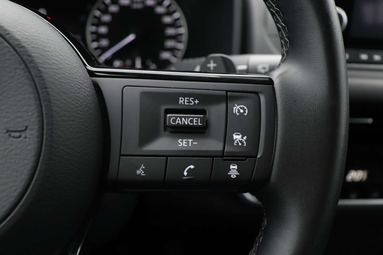NISSAN Qashqai 2024
