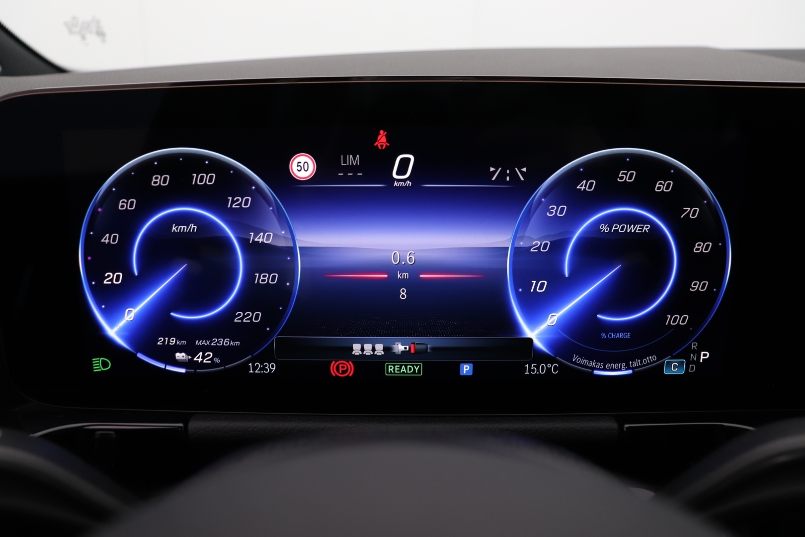 MERCEDES-BENZ EQA 2025