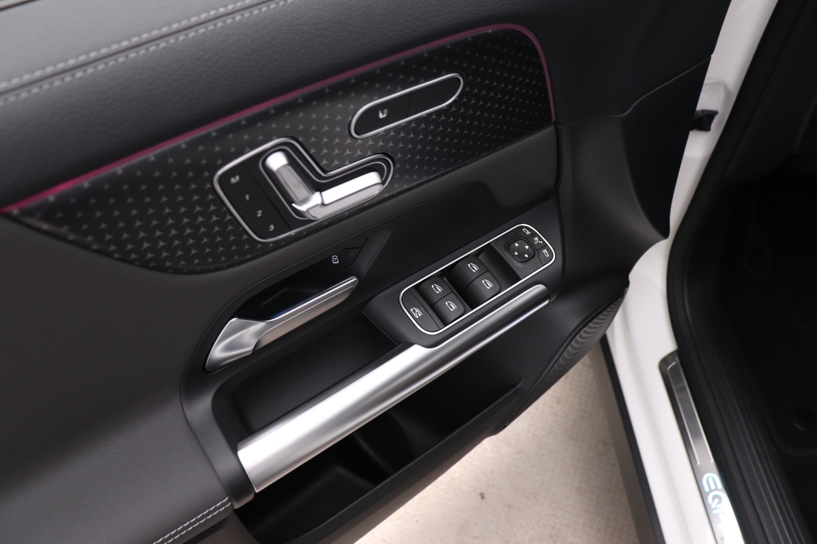 MERCEDES-BENZ EQA 2025