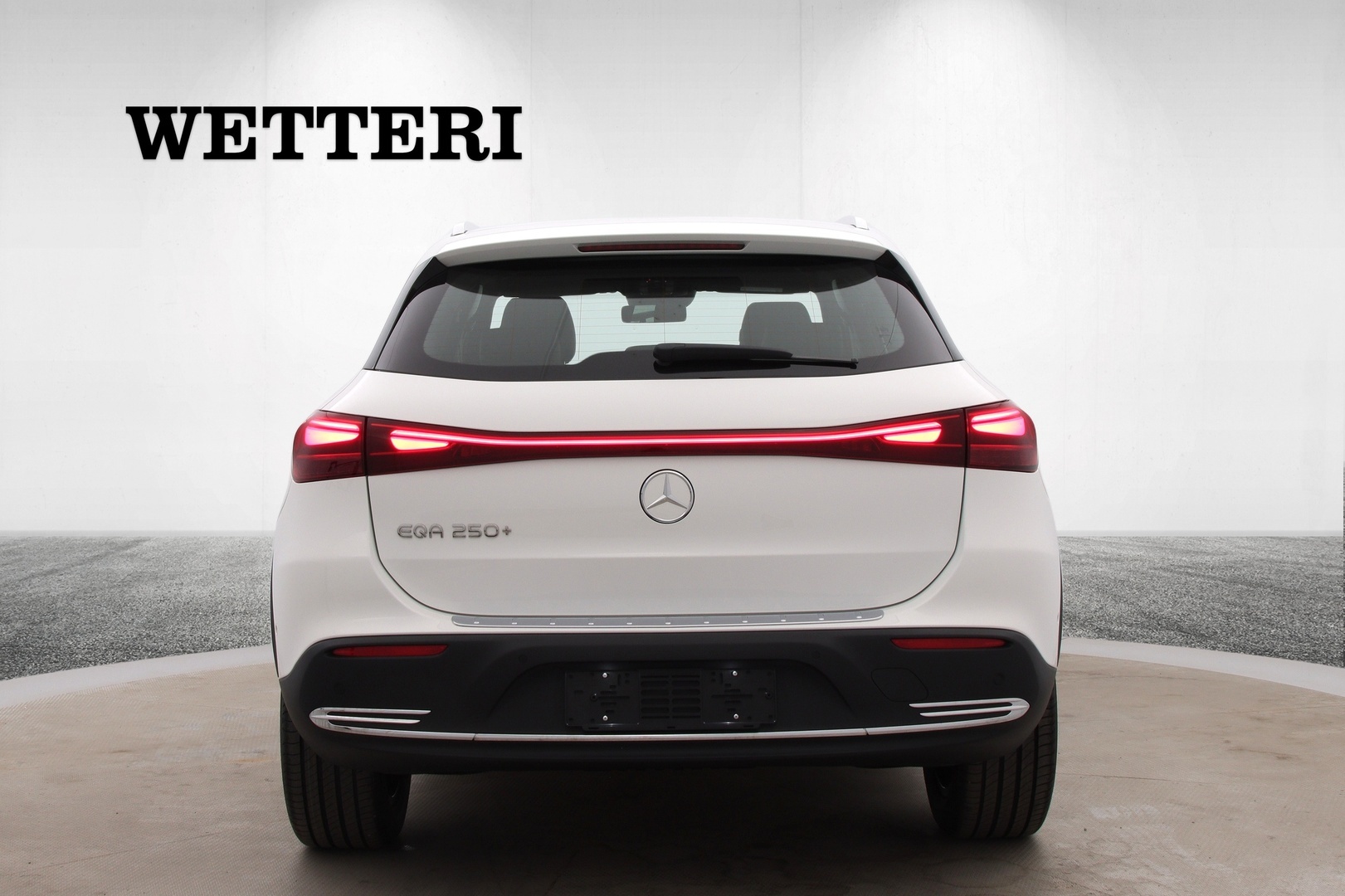 MERCEDES-BENZ EQA 2025