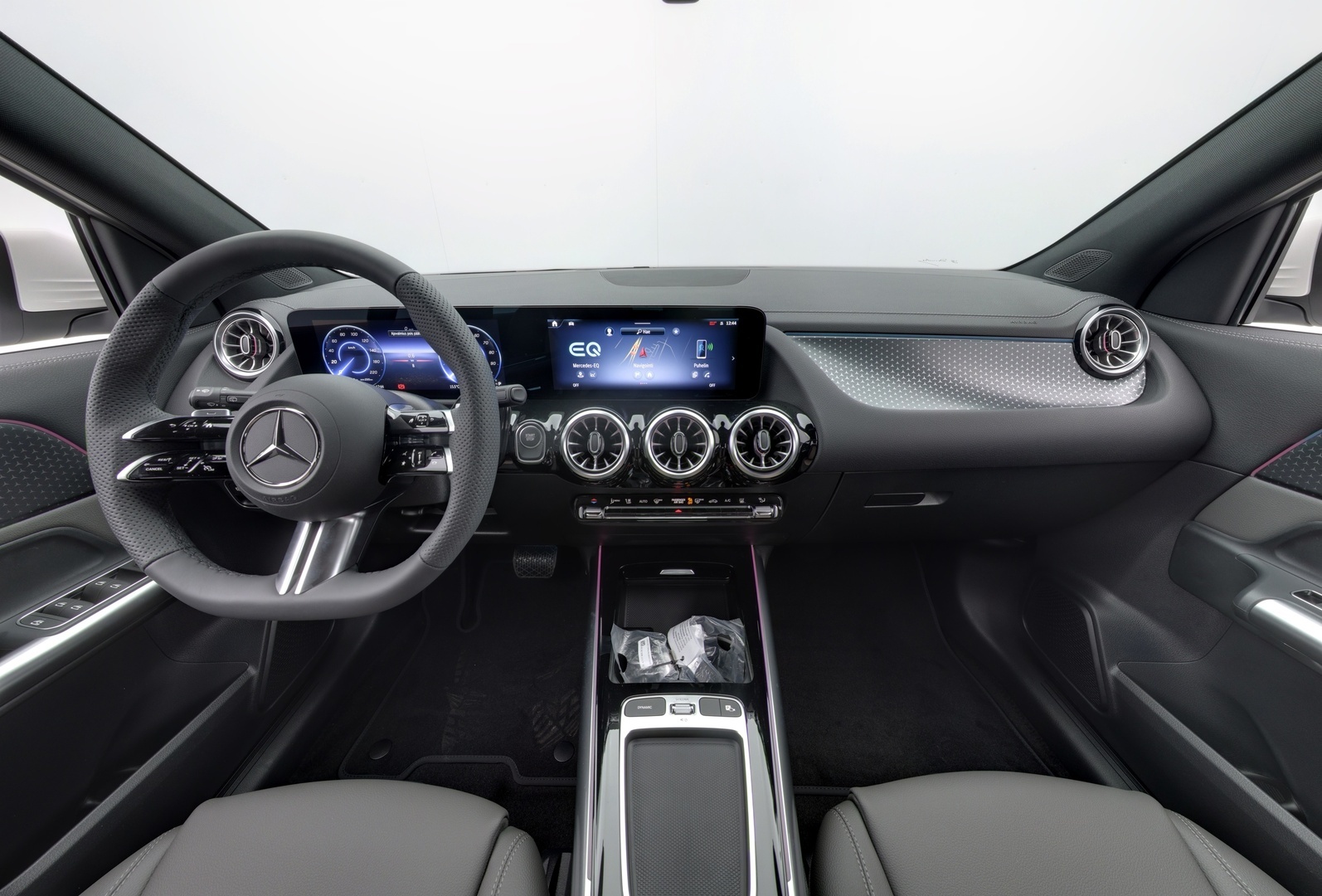 MERCEDES-BENZ EQA 2025