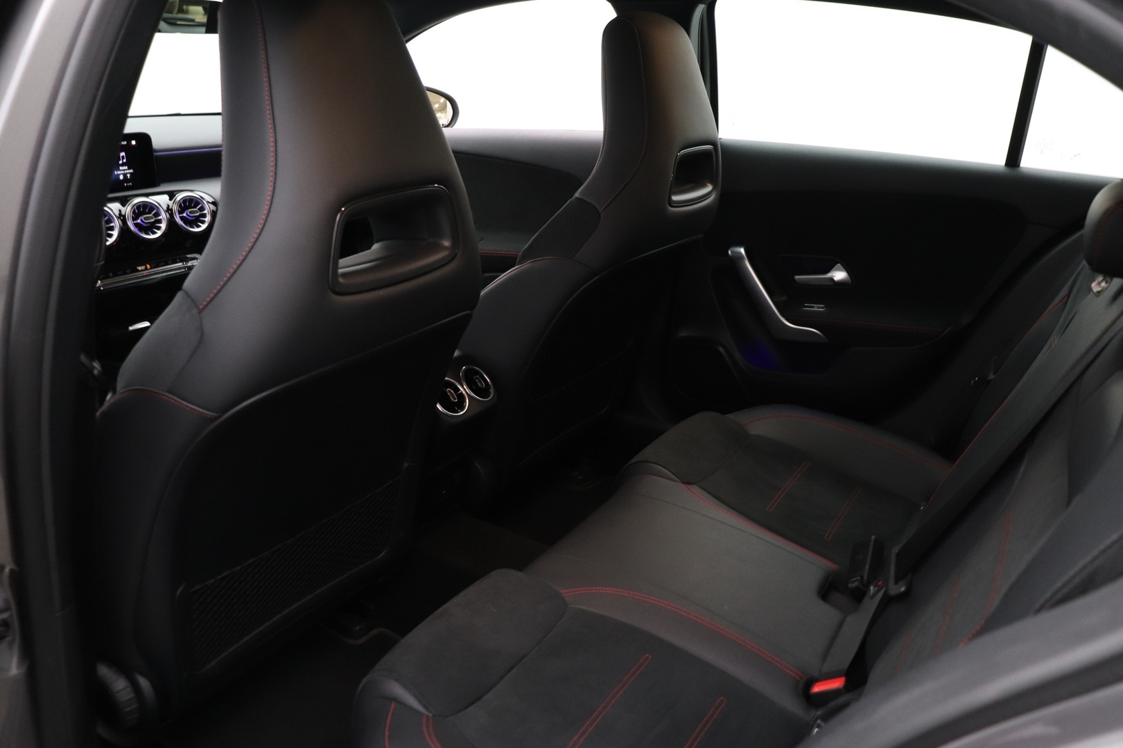 MERCEDES-BENZ A 2022